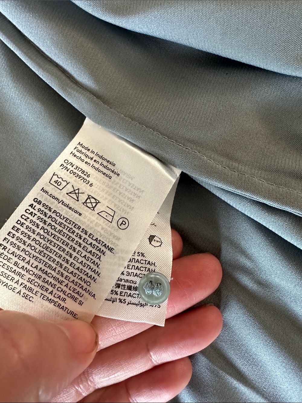 H&M Satin-Feel Button-Down - Picture 3 of 5